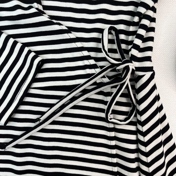 Old Navy Black & White Striped Long Sleeve Flowy Wrap Dress Women’s Size Medium - Picture 6 of 13